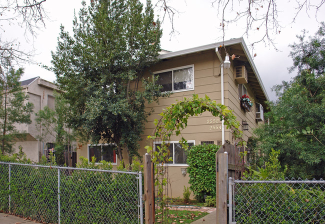 2552-2554 27th St in Sacramento, CA - Building Photo - Building Photo