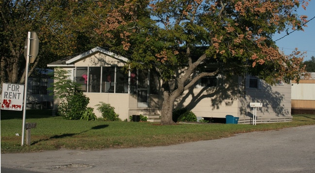 425 Woodland Ave in Lakeland, FL - Foto de edificio - Building Photo