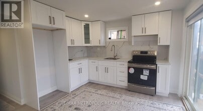 37 Bill Guy Dr in Georgina, ON - Building Photo - Building Photo