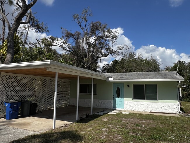 4135 Saums Dr in North Fort Myers, FL - Building Photo - Building Photo