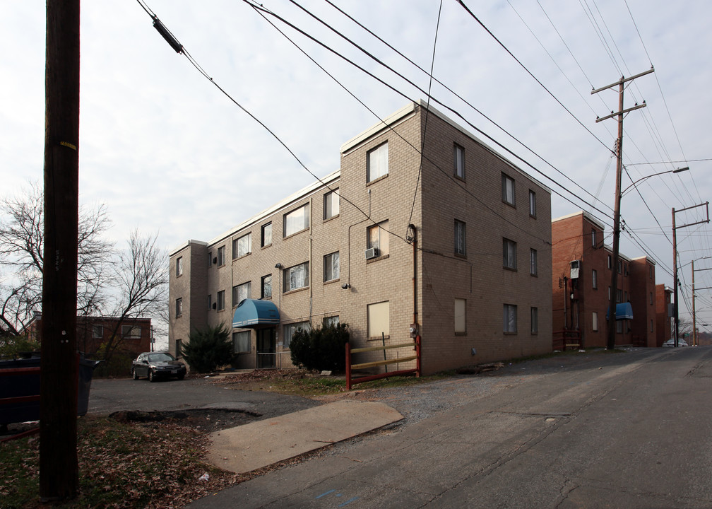 5019 B St SE in Washington, DC - Building Photo