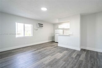 6650 Miller Dr in Miami, FL - Building Photo - Building Photo