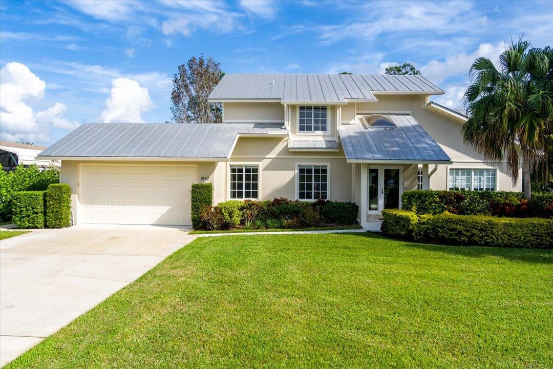 1947 NW Palmetto Terrace in Stuart, FL - Foto de edificio