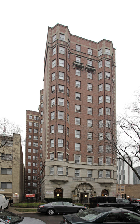 Winthrop Tower in Chicago, IL - Building Photo