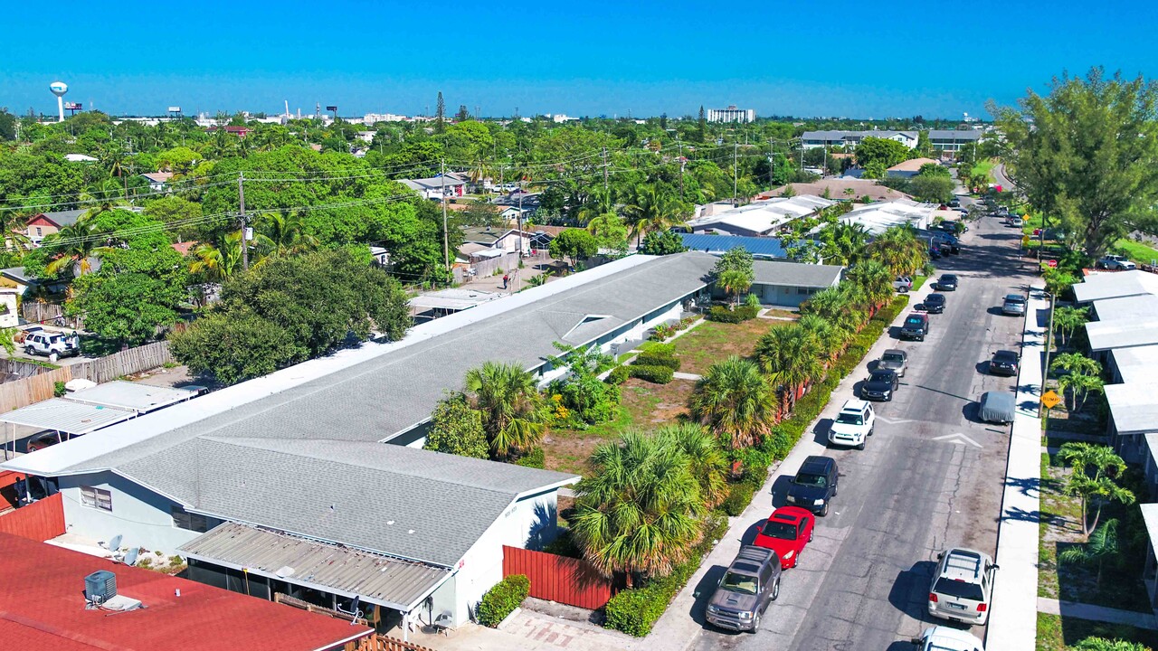 905 S G St in Lake Worth, FL - Building Photo