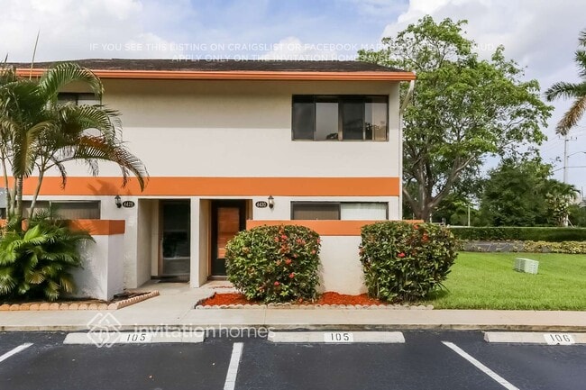 4430 SW 70th Terrace in Davie, FL - Foto de edificio - Building Photo