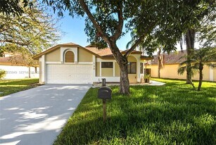 138 Colly Way in North Lauderdale, FL - Building Photo