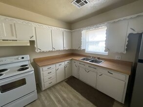 2801 SW 54th Pl in Oklahoma City, OK - Building Photo - Building Photo