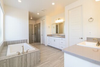 561 Laceneck Ct. in El Dorado Hills, CA - Building Photo - Building Photo