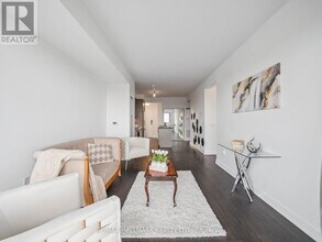 105 Oneida Crescent in Richmond Hill, ON - Building Photo - Building Photo