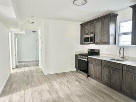 619 Seneca St in Schenectady, NY - Building Photo