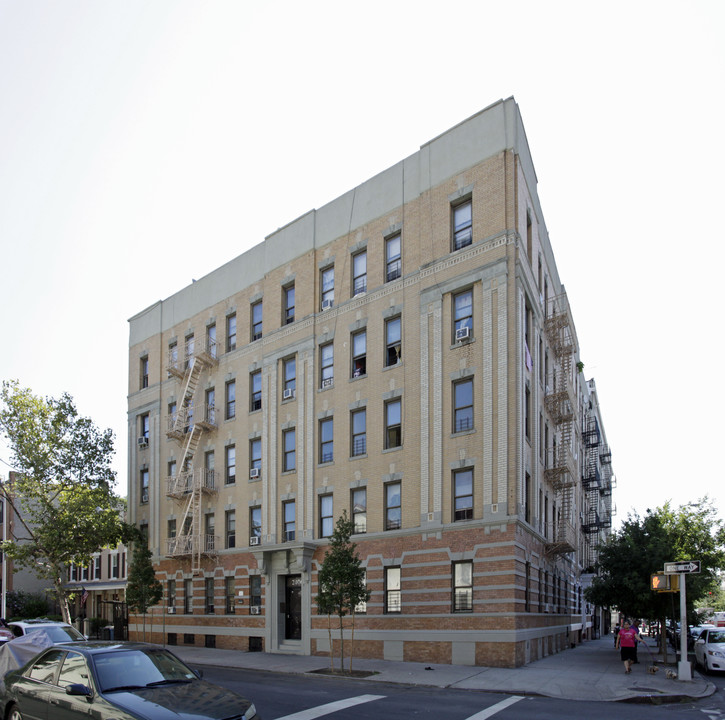 2406 Lorillard Pl in Bronx, NY - Building Photo