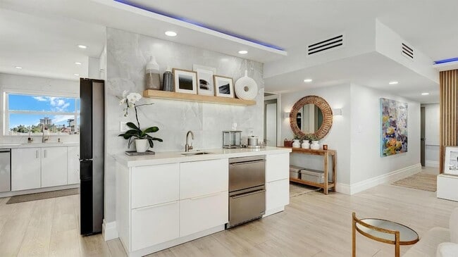 2871 N Ocean Blvd, Unit D502 in Boca Raton, FL - Building Photo - Building Photo