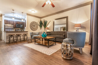 Avenues at Tuscan Lakes in League City, TX - Building Photo - Interior Photo