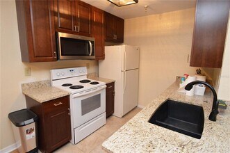 10263 Gandy Blvd N in St. Petersburg, FL - Building Photo - Building Photo