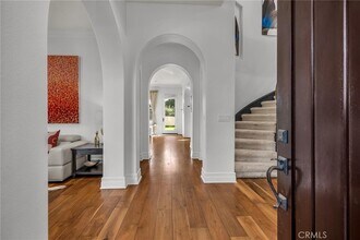 8001 S Ocean Bluff Dr in Los Angeles, CA - Building Photo - Building Photo