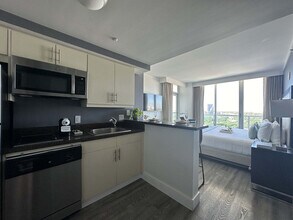 2889 McFarlane Rd in Miami, FL - Building Photo - Building Photo