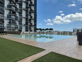 5252 NW 85th Ave, Unit 1809 in Doral, FL - Building Photo