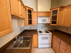 654 N Santa Cruz Ave in Los Gatos, CA - Foto de edificio - Building Photo