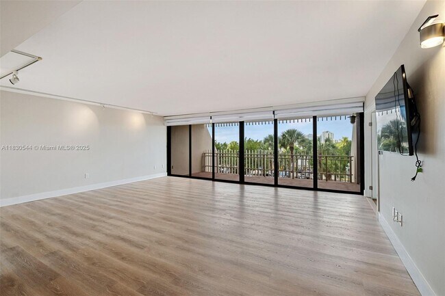 1 Grove Isle Dr, Unit A206 in Miami, FL - Building Photo - Building Photo