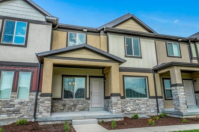 793 N 2560 E in Spanish Fork, UT - Foto de edificio - Building Photo