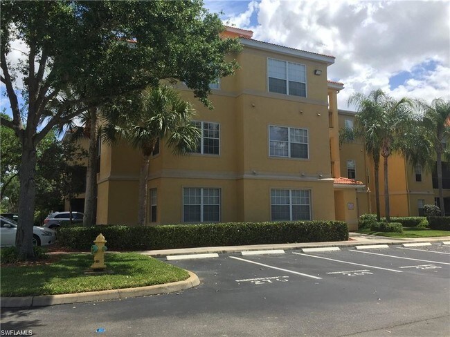 23600 Walden Center Dr-Unit -202 in Bonita Springs, FL - Building Photo - Building Photo