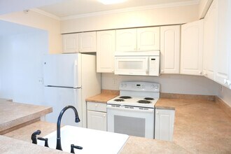 2112 S Cypress Bend Dr in Pompano Beach, FL - Building Photo - Building Photo