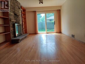 93 Southdale Dr in Markham, ON - Building Photo - Building Photo