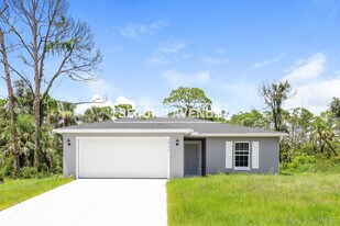 18194 Sinatra Ave in Port Charlotte, FL - Building Photo