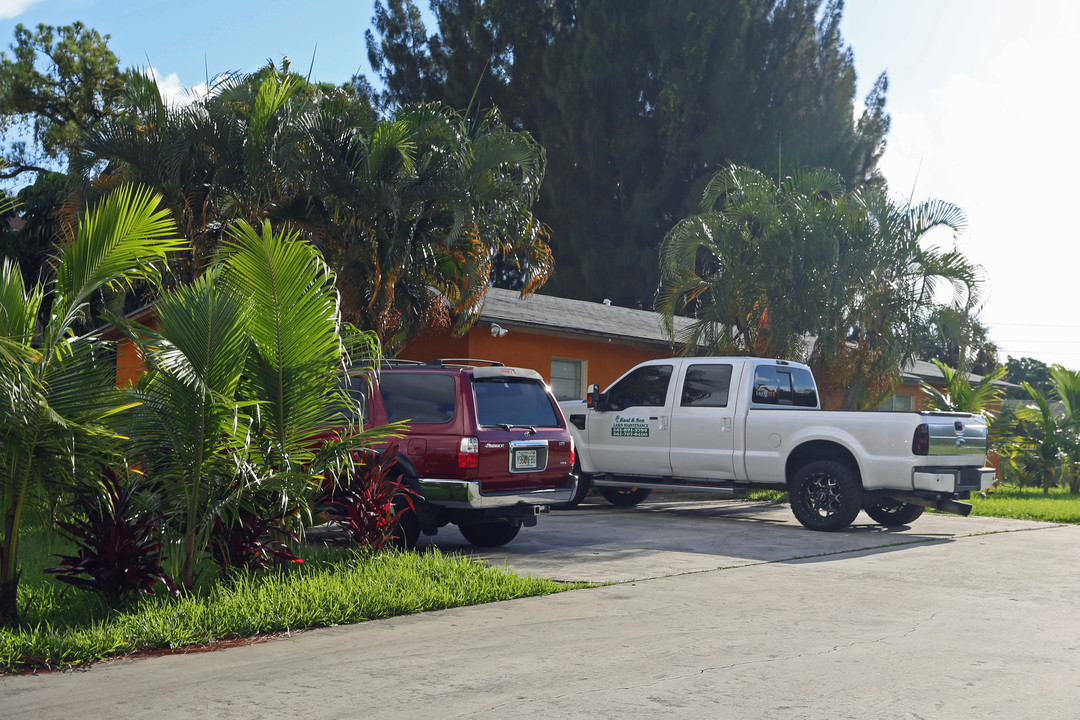 4452 Stevens Rd in Lake Worth, FL - Building Photo