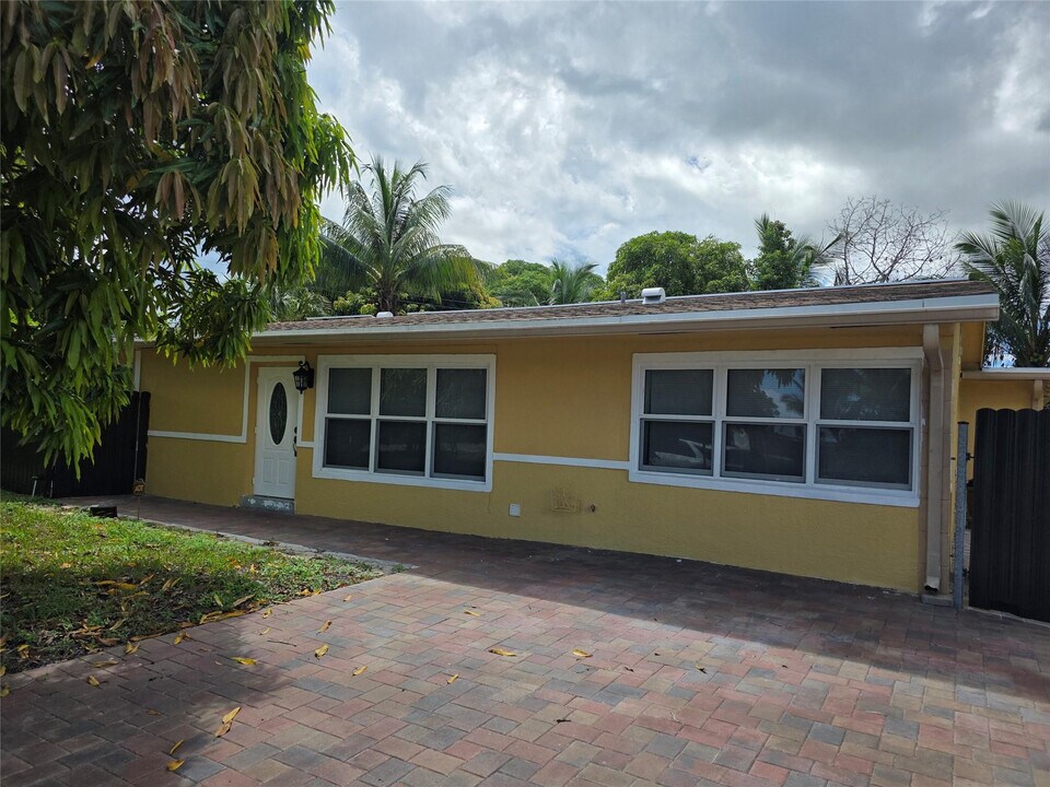 4031 NE 8th Ave in Pompano Beach, FL - Building Photo