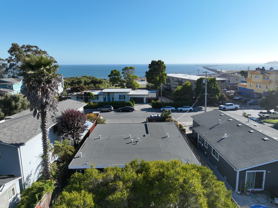 569 Avenue Alhambra in El Granada, CA - Building Photo