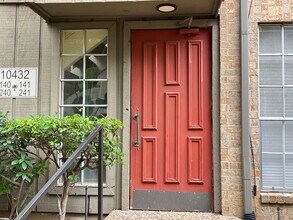 10432 High Hollows Dr in Dallas, TX - Foto de edificio - Building Photo