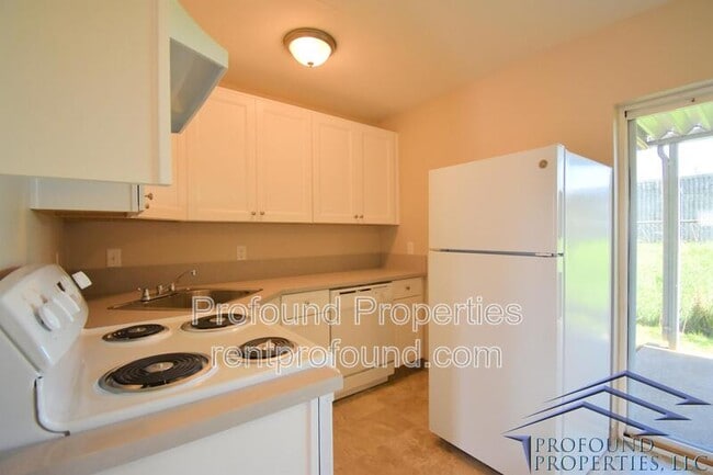 736 NE 94th Ave in Portland, OR - Building Photo - Building Photo