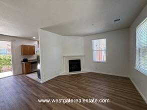 703 Wood Sorrel Dr in Petaluma, CA - Building Photo - Building Photo