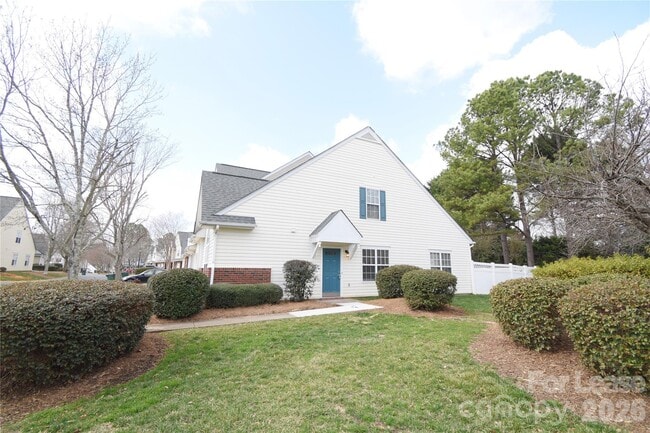 8616 Robinson Forest Dr in Charlotte, NC - Building Photo - Building Photo