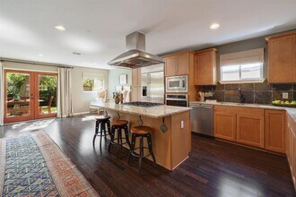 5000 Highland Ct in Austin, TX - Building Photo - Building Photo