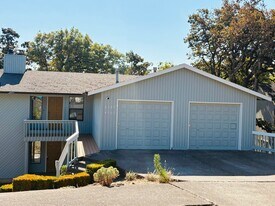 4387 Imperial Dr in West Linn, OR - Building Photo