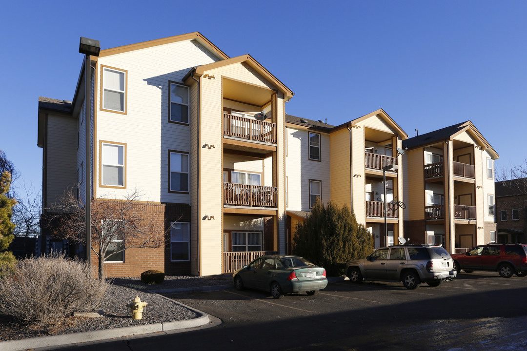 Pinecrest Apartments in Commerce City, CO - Building Photo