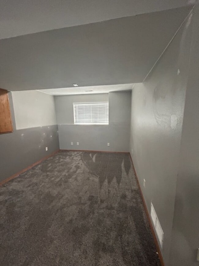 5624 S Mandy Ave in Sioux Falls, SD - Foto de edificio - Building Photo