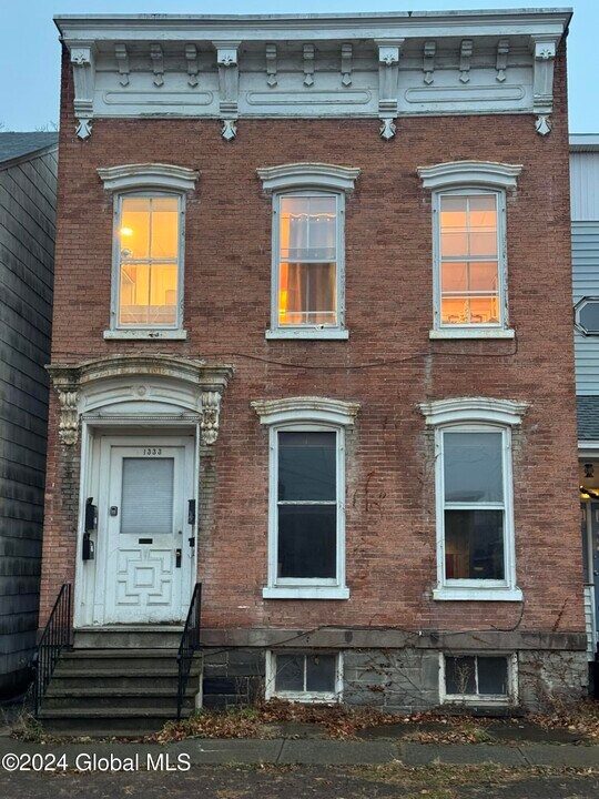 1333 1st Ave in Watervliet, NY - Building Photo