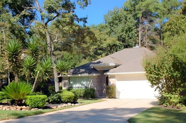 property at 102 N Holly Laurel Cir