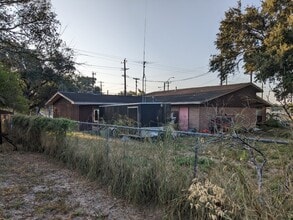 1439 N Alamo Rd in Alamo, TX - Building Photo - Building Photo