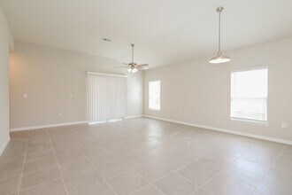 1660 Redfin Dr in Poinciana, FL - Foto de edificio - Building Photo