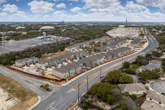 Cove at Westover Hills in San Antonio, TX - Building Photo - Building Photo