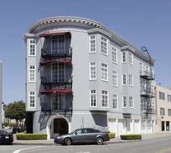 98 Cervantes Blvd in San Francisco, CA - Building Photo - Building Photo