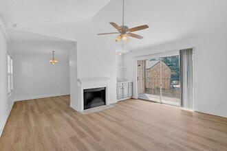 5300 Keller Springs Rd, Unit 2062 in Dallas, TX - Building Photo - Building Photo