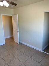409 E 56th St, Unit 409 half 56th Street in Los Angeles, CA - Building Photo - Building Photo