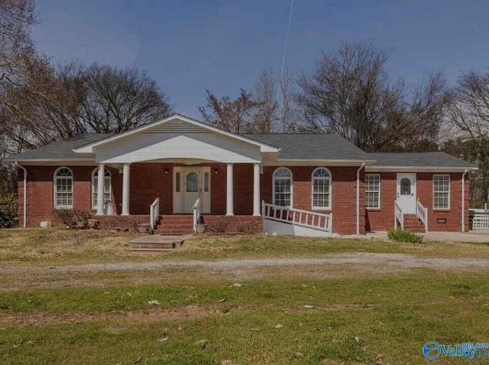 4217 Hwy 72 E in Brownsboro, AL - Building Photo