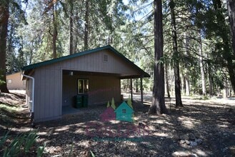 11071 Cedar Ridge Dr in Grass Valley, CA - Building Photo - Building Photo